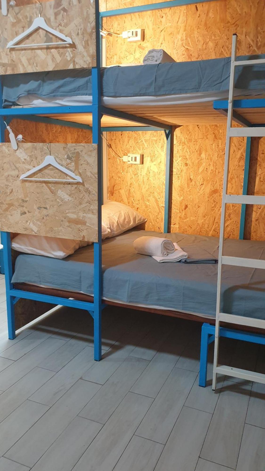 Home Hostel Catania Luaran gambar